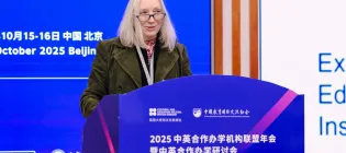 An image of Prof Sue Welburn at the podium giving the closing speech at the Alliance meeting Nov25
