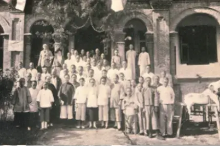 photo of staff for the ceremony of the new campus