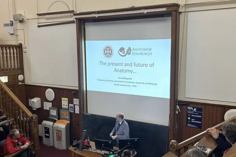 Image of Prof. Tom Gillingwater In Lecture Theatre