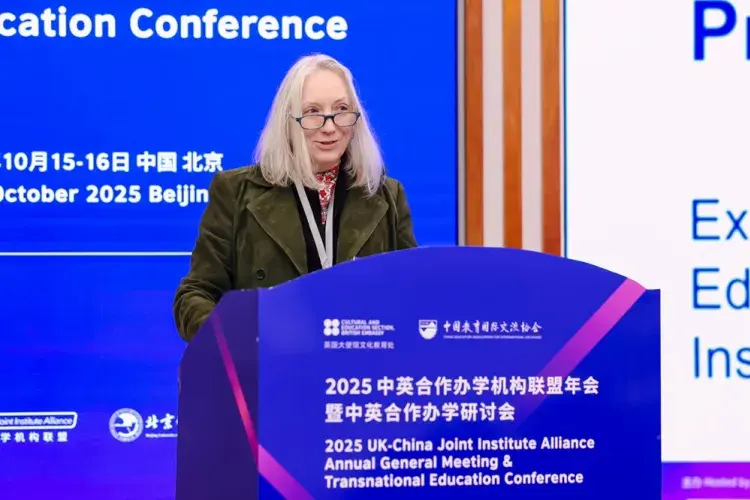 An image of Prof Sue Welburn at the podium giving the closing speech at the Alliance meeting Nov25