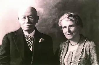 A photo of Dr David Duncan Main and his wife Florence Nightingale Main
