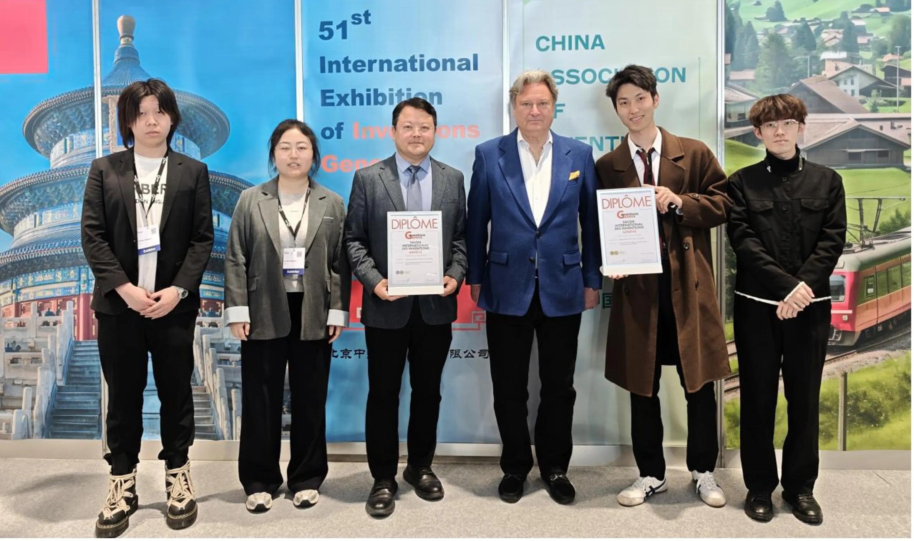 A photo of Prof Zhou Min’s team receiving their certificates at the 51st International Exhibition of Inventions in Geneva 